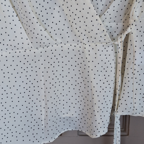 MadisonGrey Wrap Blouse Plus SzXL White Dotted Long Sleeve Peplum New W Tags - Picture 6 of 9